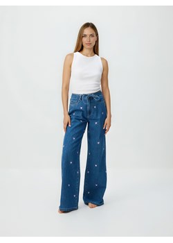 Reserved - Jeansy wide leg z haftem - niebieski ze sklepu Reserved w kategorii Spodnie dziewczęce - zdjęcie 188633188