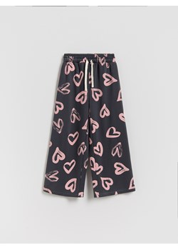 Reserved - Spodnie dresowe z nadrukiem - ciemnoszary ze sklepu Reserved w kategorii Spodnie dziewczęce - zdjęcie 188633198