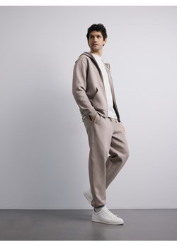 Reserved - Spodnie dresowe comfort fit - beżowy ze sklepu Reserved w kategorii Spodnie męskie - zdjęcie 188640597