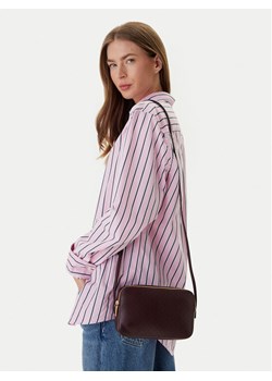 Torebka Calvin Klein Emblem Aop Elongated Camera Bag LV04F3268G Bordowy ze sklepu eobuwie.pl w kategorii Listonoszki - zdjęcie 188643666