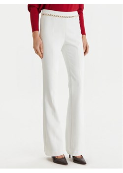 Marciano Guess Spodnie materiałowe 6RGB12 9373Z Biały Regular Fit ze sklepu MODIVO w kategorii Spodnie damskie - zdjęcie 188644266
