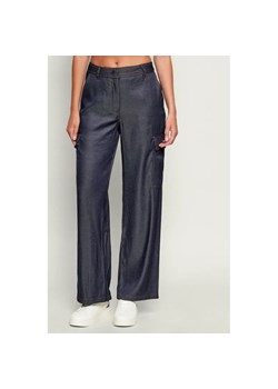 GUESS Spodnie cargo REGINE | Relaxed fit ze sklepu Gomez Fashion Store w kategorii Spodnie damskie - zdjęcie 188652628