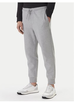 BOSS Spodnie dresowe Hadiko 50555505 Szary Regular Fit ze sklepu MODIVO w kategorii Spodnie męskie - zdjęcie 188653938