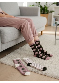 Sinsay - Długie skarpety 3 pack - wielobarwny ze sklepu Sinsay w kategorii Skarpetki damskie - zdjęcie 188656505