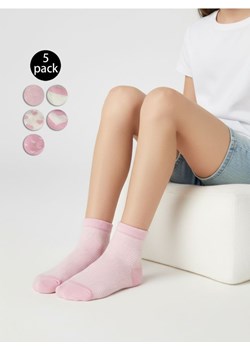 Sinsay - Bawełniane skarpetki z motywem serc 5 pack - różowy ze sklepu Sinsay w kategorii Skarpetki dziecięce - zdjęcie 188656507