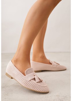 Różowe Mokasyny z Imitacji Zamszu z Ozdobną Perforacją i Frędzlami Yenone ze sklepu born2be.pl w kategorii Mokasyny damskie - zdjęcie 188667299
