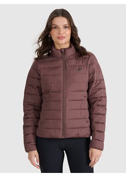 Damska kurtka puchowa pikowana 4F 4FWAW25TDJAF665 - brązowa ze sklepu Sportstylestory.com w kategorii Kurtki damskie - zdjęcie 188667797