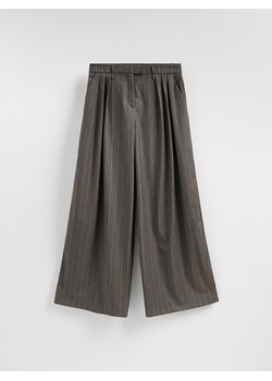 Reserved - Luźne spodnie z zakładkami - ciemnoszary ze sklepu Reserved w kategorii Spodnie damskie - zdjęcie 188675708