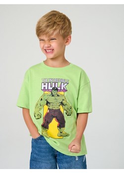 Sinsay - Bawełniana koszulka z nadrukiem Hulk - zielony ze sklepu Sinsay w kategorii T-shirty chłopięce - zdjęcie 188680157