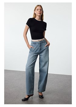 trendyol Dżinsy - Comfort fit - w kolorze błękitnym ze sklepu Limango Polska w kategorii Jeansy damskie - zdjęcie 188688159