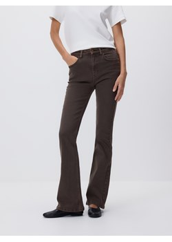 Reserved - Jeansy flare - brązowy ze sklepu Reserved w kategorii Jeansy damskie - zdjęcie 188689079