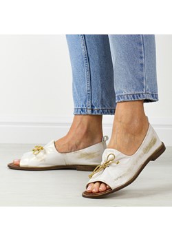 Złote przecierane skórzane Polskie sandały damskie z zakrytą piętą Deo ze sklepu suzana.pl w kategorii Sandały damskie - zdjęcie 188692765