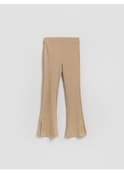 Reserved - Prążkowane legginsy flared - beżowy ze sklepu Reserved w kategorii Spodnie dziewczęce - zdjęcie 188694938