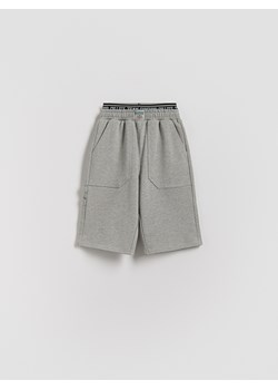 Reserved - Bawełniane szorty - jasnoszary ze sklepu Reserved w kategorii Spodnie chłopięce - zdjęcie 188695228