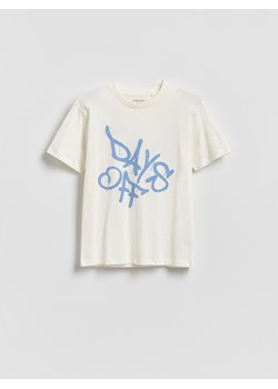 Reserved - Bawełniany t-shirt z nadrukiem - złamana biel ze sklepu Reserved w kategorii T-shirty chłopięce - zdjęcie 188695318