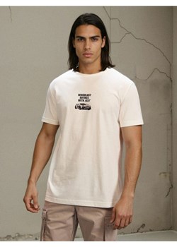 Sinsay - Bawełniana koszulka z napisem - kremowy ze sklepu Sinsay w kategorii T-shirty męskie - zdjęcie 188696506