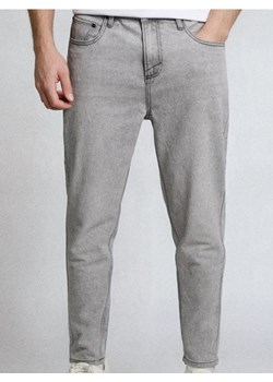 Sinsay - Jeansy carrot z efektem sprania - szary ze sklepu Sinsay w kategorii Jeansy męskie - zdjęcie 188696516