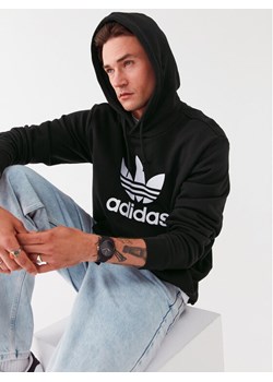 adidas Bluza adicolor Classics Trefoil IA4883 Czarny Regular Fit ze sklepu MODIVO w kategorii Bluzy męskie - zdjęcie 188708896