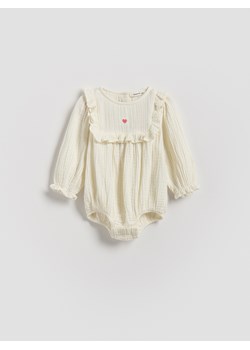 Reserved - Muślinowe body z falbanką - złamana biel ze sklepu Reserved w kategorii Body niemowlęce - zdjęcie 188714878