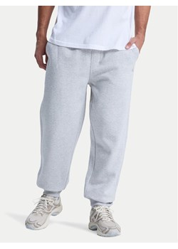 Quiksilver Spodnie dresowe Salt Water EQYFB03404 Szary Comfort Fit ze sklepu MODIVO w kategorii Spodnie męskie - zdjęcie 188717265