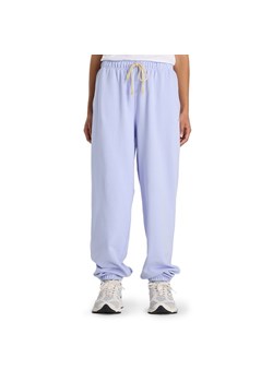 Spodnie damskie New Balance WP41513DYK - fioletowe ze sklepu streetstyle24.pl w kategorii Spodnie damskie - zdjęcie 188719597