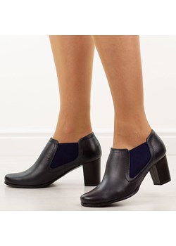 Granatowe skórzane Polskie botki damskie na słupku Gregors 553 ze sklepu suzana.pl w kategorii Botki - zdjęcie 188729768