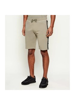 GUESS ACTIVE Szorty ARLO | Regular Fit ze sklepu Gomez Fashion Store w kategorii Spodenki męskie - zdjęcie 188731465