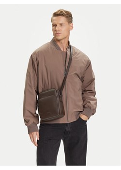 Saszetka Calvin Klein Micro Pebble Crossbody S LV04D3076G Brązowy ze sklepu eobuwie.pl w kategorii Saszetki - zdjęcie 188734897