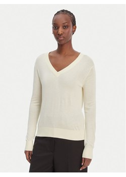 Calvin Klein Sweter LV044F324G Écru Regular Fit ze sklepu MODIVO w kategorii Swetry damskie - zdjęcie 188744898