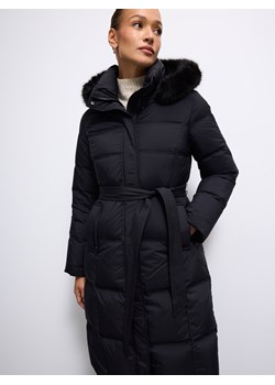 Mohito - Pikowany czarny płaszcz z naturalnym puchem - czarny ze sklepu Mohito w kategorii Płaszcze damskie - zdjęcie 188749228