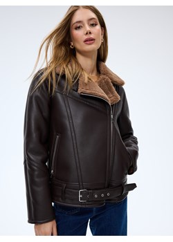 Mohito - Czekoladowa kurtka z futerkiem - ciemnobrązowy ze sklepu Mohito w kategorii Kurtki damskie - zdjęcie 188749299