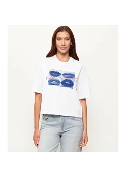 GUESS T-shirt FRENCH LIPS | Loose fit ze sklepu Gomez Fashion Store w kategorii Bluzki damskie - zdjęcie 188750695