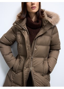 Mohito - Pikowany płaszcz z naturalnym puchem - beżowy ze sklepu Mohito w kategorii Płaszcze damskie - zdjęcie 188751559