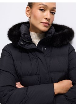 Mohito - Pikowany czarny płaszcz z naturalnym puchem - czarny ze sklepu Mohito w kategorii Płaszcze damskie - zdjęcie 188751565
