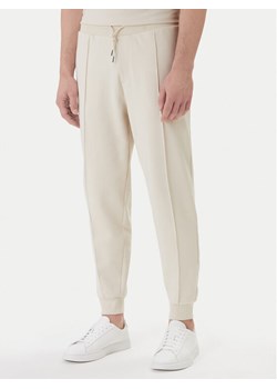 BOSS Spodnie dresowe Sense 50557197 Beżowy Regular Fit ze sklepu MODIVO w kategorii Spodnie męskie - zdjęcie 188752436