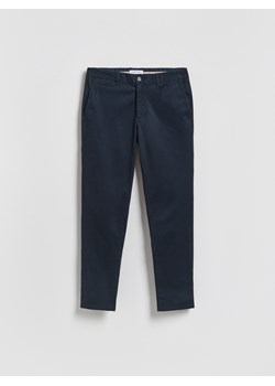 Reserved - Spodnie chino slim fit - granatowy ze sklepu Reserved w kategorii Spodnie męskie - zdjęcie 188753526
