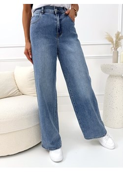Jeansowe Spodnie z Szerokimi Nogawkami ze sklepu ModnaKiecka.pl w kategorii Jeansy damskie - zdjęcie 188760078