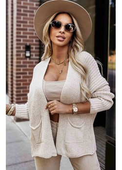 Ciepły kardigan z kieszeniami 630-1, Kolor beżowy, Rozmiar one size, NUMOCO BASIC ze sklepu Primodo w kategorii Swetry damskie - zdjęcie 188779866