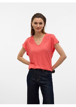 Vero Moda Koszulka w kolorze koralowym ze sklepu Limango Polska w kategorii Bluzki damskie - zdjęcie 188789746