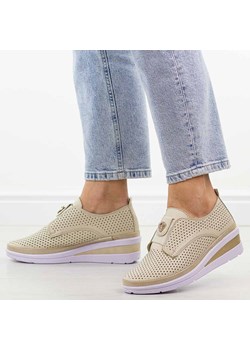 Beżowe skórzane ażurowe półbuty damskie na koturnie T.Sokolski 198 ze sklepu suzana.pl w kategorii Półbuty damskie - zdjęcie 188807308