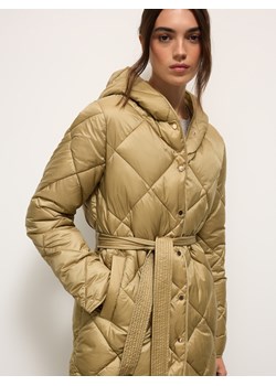 Mohito - Pikowany płaszcz - oliwkowy ze sklepu Mohito w kategorii Płaszcze damskie - zdjęcie 188807486