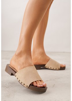 Beżowe Klapki Ozdobione Nitami Jehlone ze sklepu born2be.pl w kategorii Klapki damskie - zdjęcie 188807915