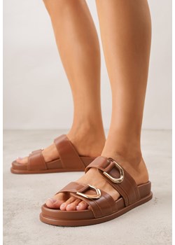 Brązowe Klapki Ozdobione Dwoma Klamrami Sthosaildy ze sklepu born2be.pl w kategorii Klapki damskie - zdjęcie 188809119
