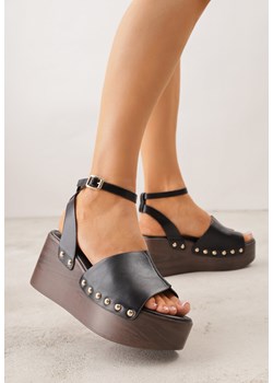 Czarne Sandały na Koturnie i Platformie Ozdobione Nitami Rhethe ze sklepu born2be.pl w kategorii Sandały damskie - zdjęcie 188809209