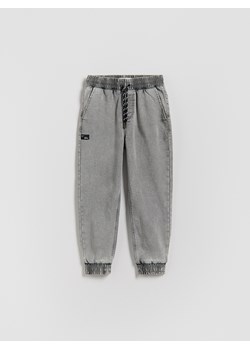 Reserved - Jeansy jogger - jasnoszary ze sklepu Reserved w kategorii Spodnie chłopięce - zdjęcie 188811778