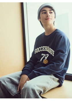 Reserved - Jeansy baggy z brelokiem - jasnoszary ze sklepu Reserved w kategorii Spodnie chłopięce - zdjęcie 188811865