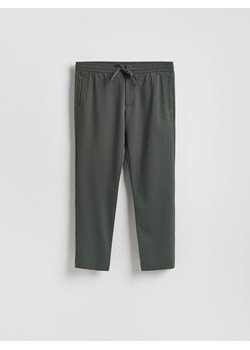 Reserved - Spodnie joggery - ciemnozielony ze sklepu Reserved w kategorii Spodnie męskie - zdjęcie 188812035