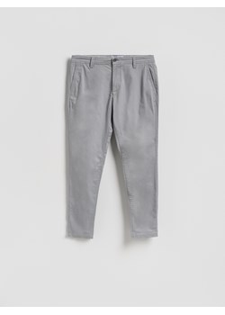Reserved - Spodnie chino slim fit - jasnoszary ze sklepu Reserved w kategorii Spodnie męskie - zdjęcie 188812755