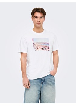 ONLY &amp; SONS Koszulka "Max" w kolorze białym ze sklepu Limango Polska w kategorii T-shirty męskie - zdjęcie 188819495