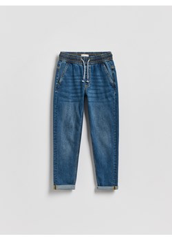 Reserved - Jeansy carrot fit - niebieski ze sklepu Reserved w kategorii Spodnie chłopięce - zdjęcie 188821316